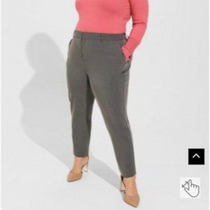 NWT Torrid Relaxed Taper City Twill High-Rise Pant - Size 24 Short